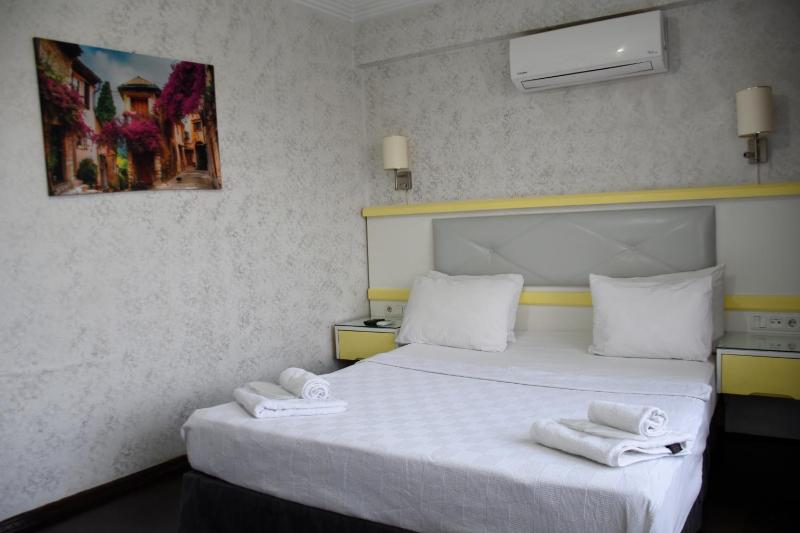 Budget Double Room image 4