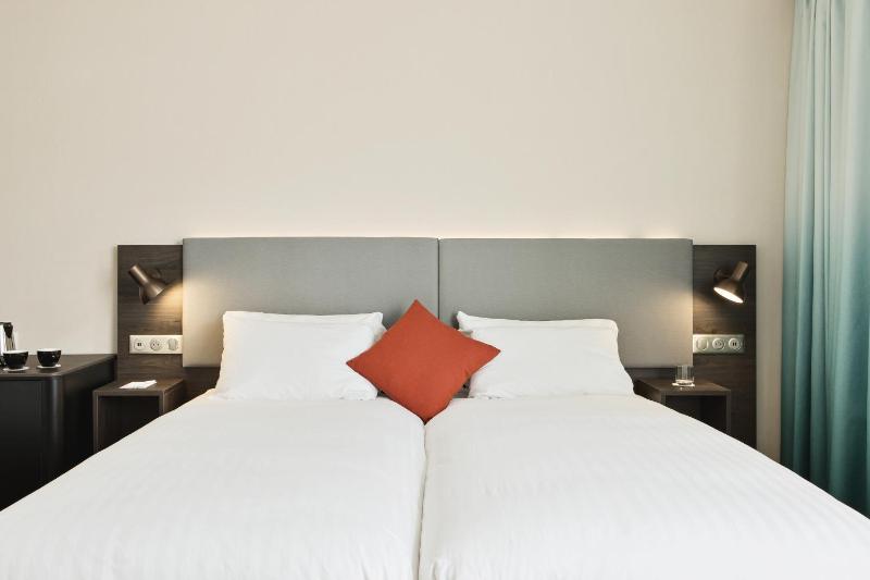 Standard Room with Two Single Beds image 1