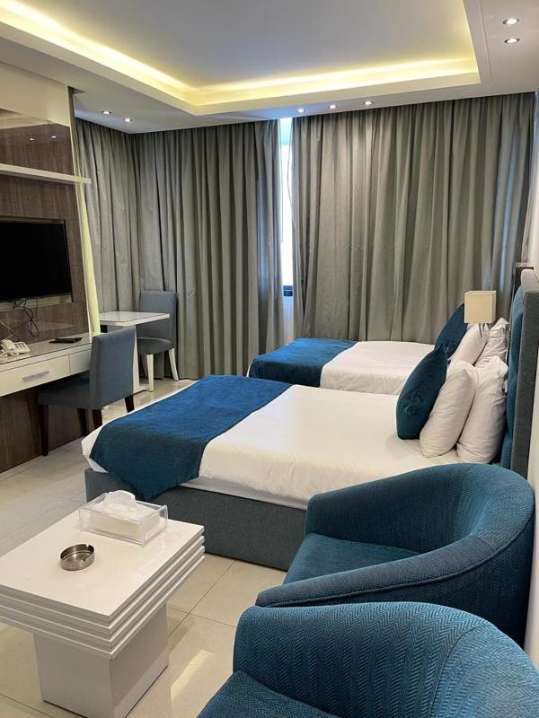 Deluxe Twin Room with Sea View image 3