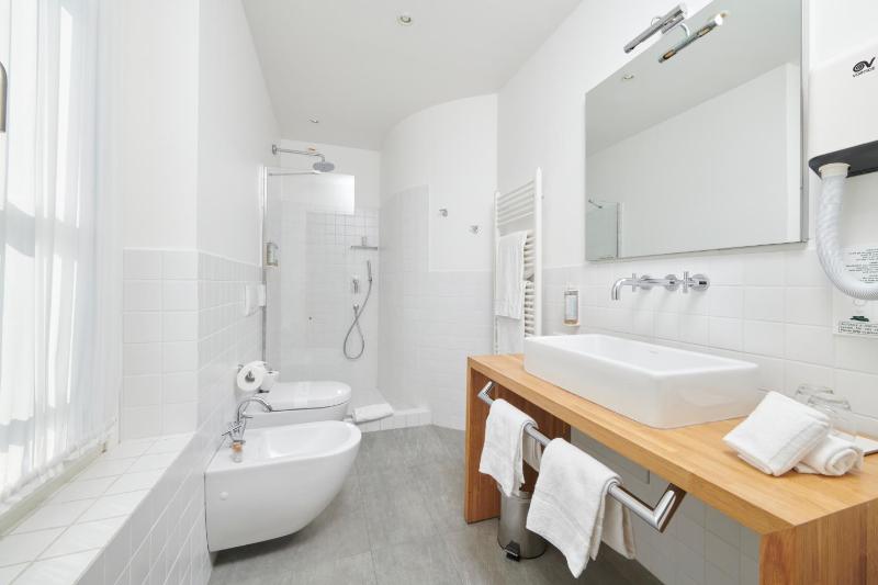 Superior Double Room image 2
