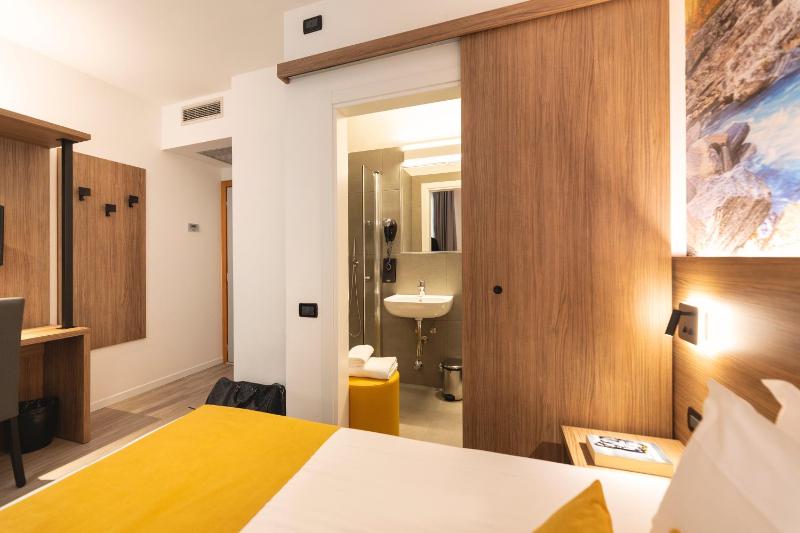 Economy Single Room image 3