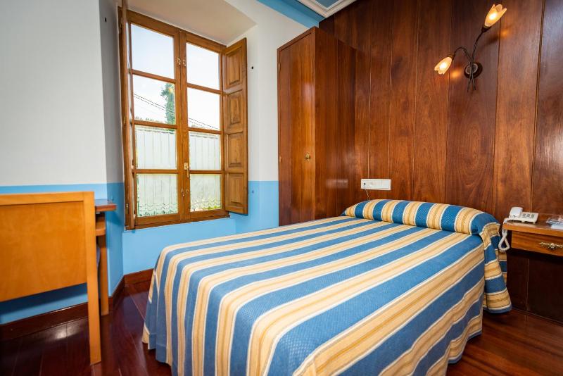 Double or Twin Room image 2