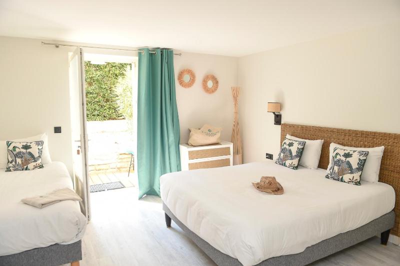 Triple Room with Terrace and Garden image 1