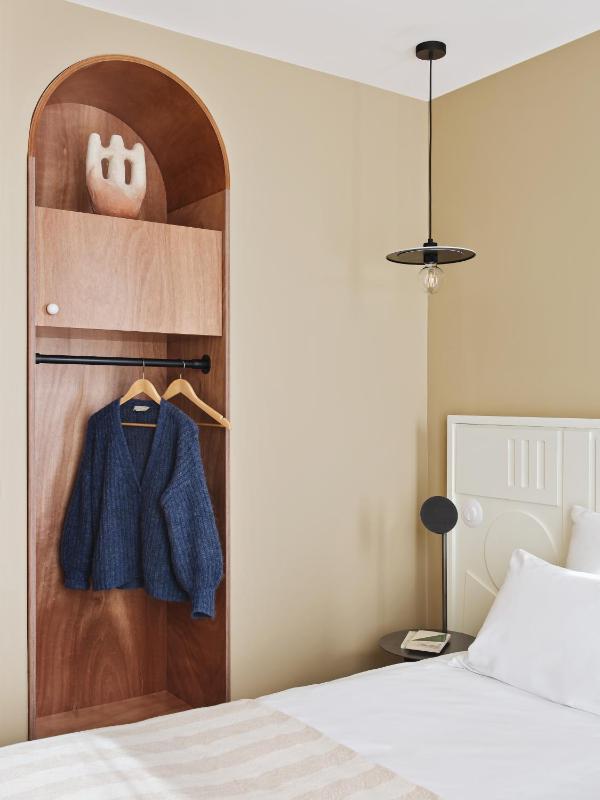 Classic Double Room image 2