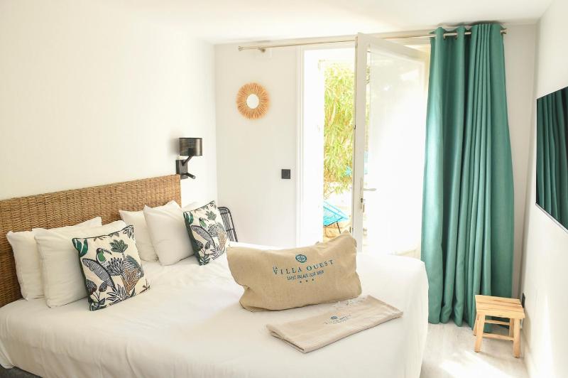 Double Room with Terrace and Garden image 1