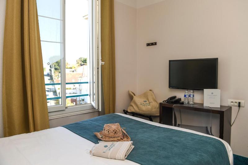 Small Double Room image 1
