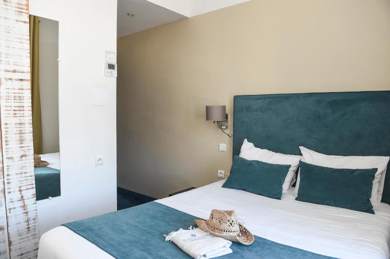 Small Double Room image 4