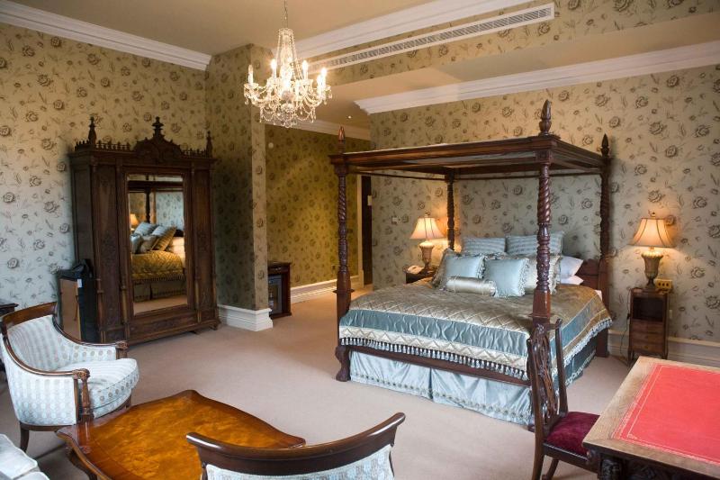 Castle Suite image 3