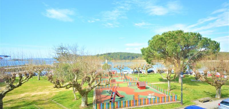 Apartamento con vistas al mar en Carril Images