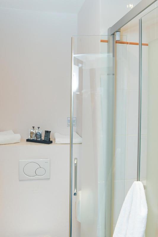Small Double Room image 2
