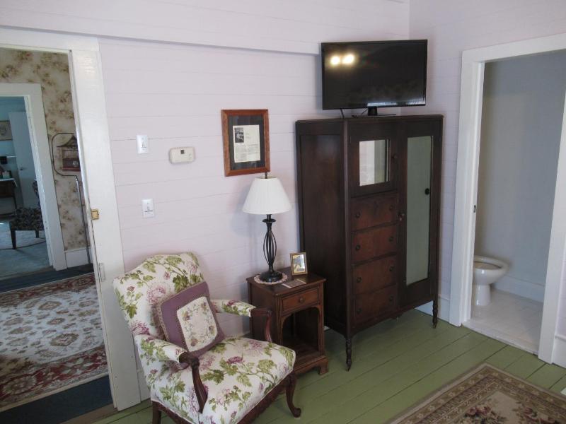 Standard Queen Room image 2