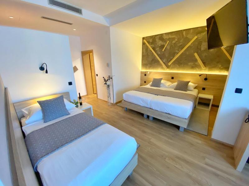 Deluxe Triple Room image 1