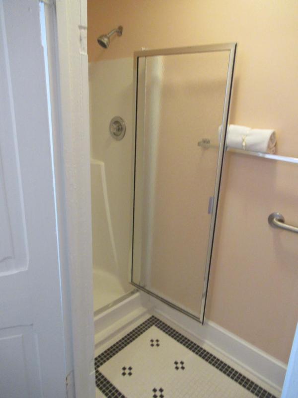 Triple Room with Bathroom image 2
