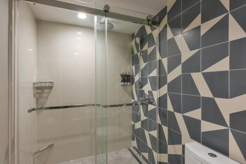 One-Bedroom King Suite image 4