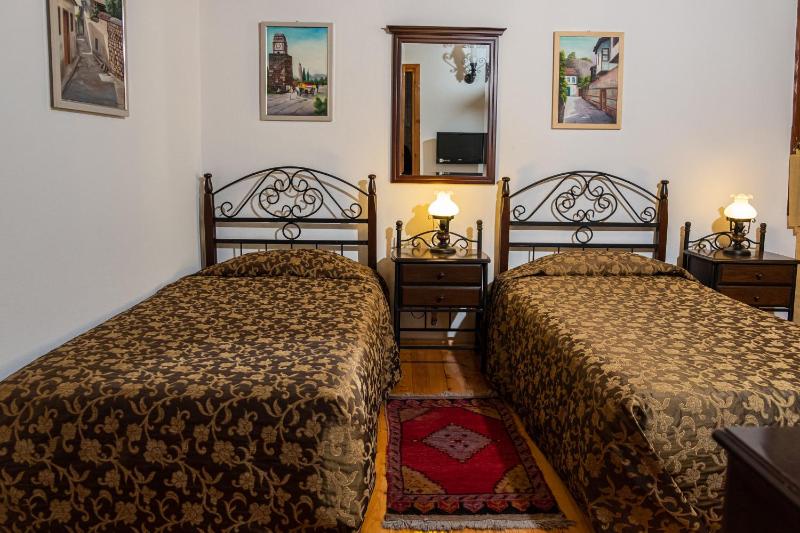 Twin Room image 2