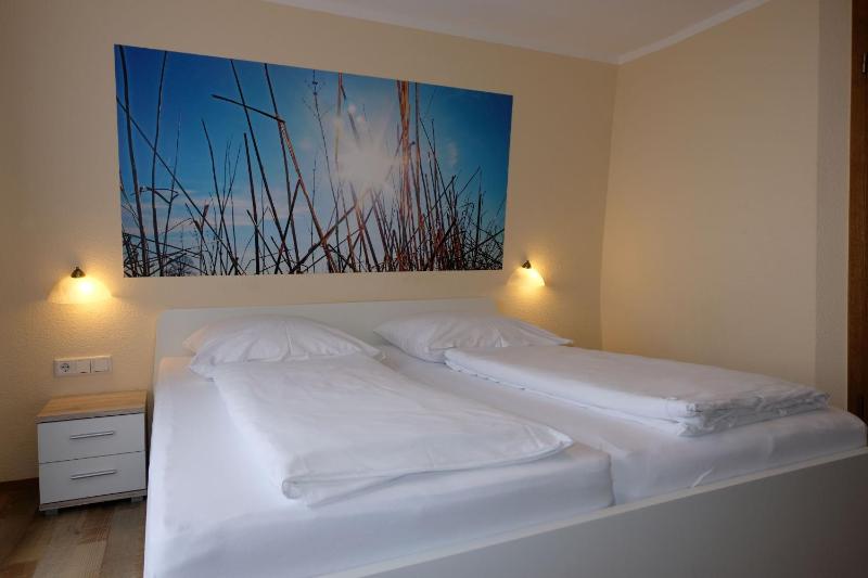 Standard Double Room image 3