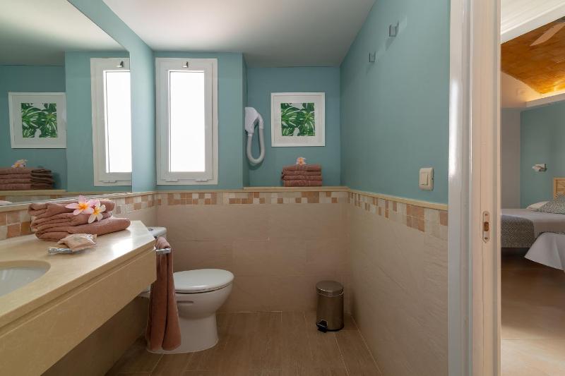 Superior One-Bedroom Bungalow (2 Adults) image 4