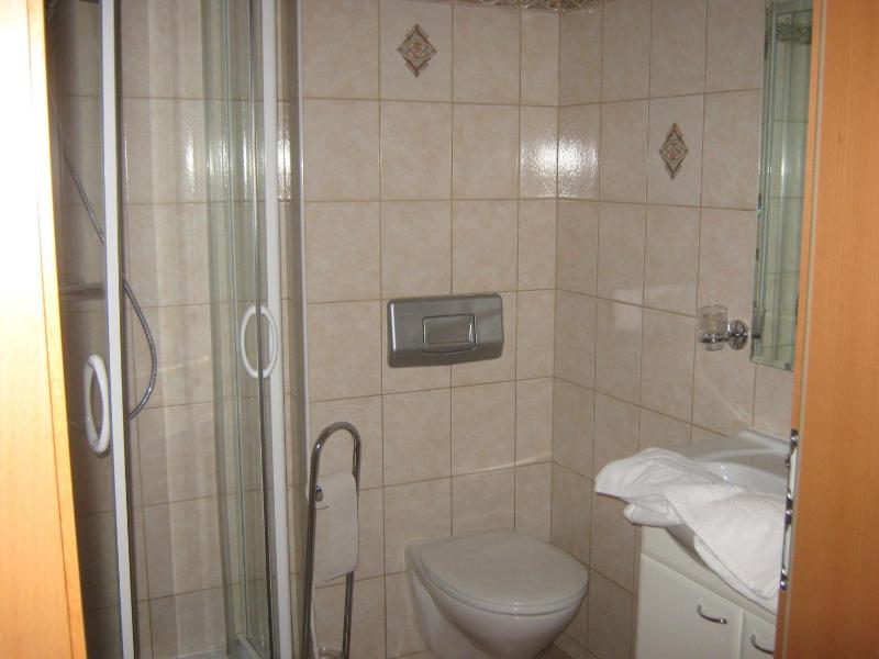 Double Room image 3