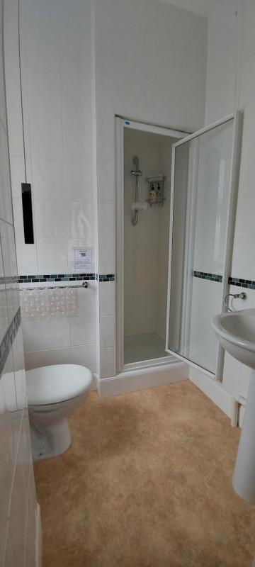 Double Room image 3