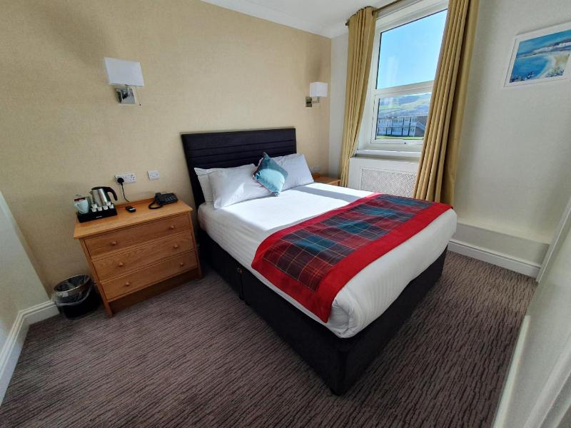 Small Double Room image 4