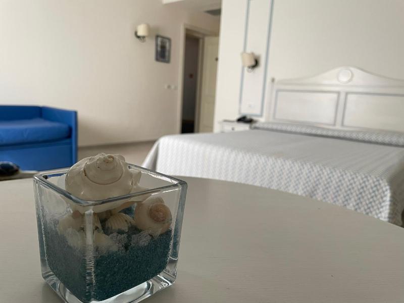 Quadruple Room with Garden View image 4
