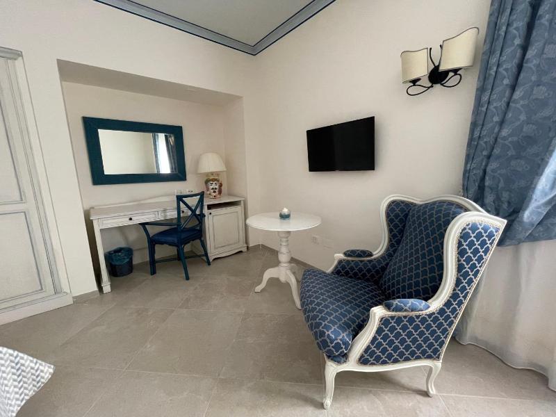 Quadruple Room with Garden View image 3