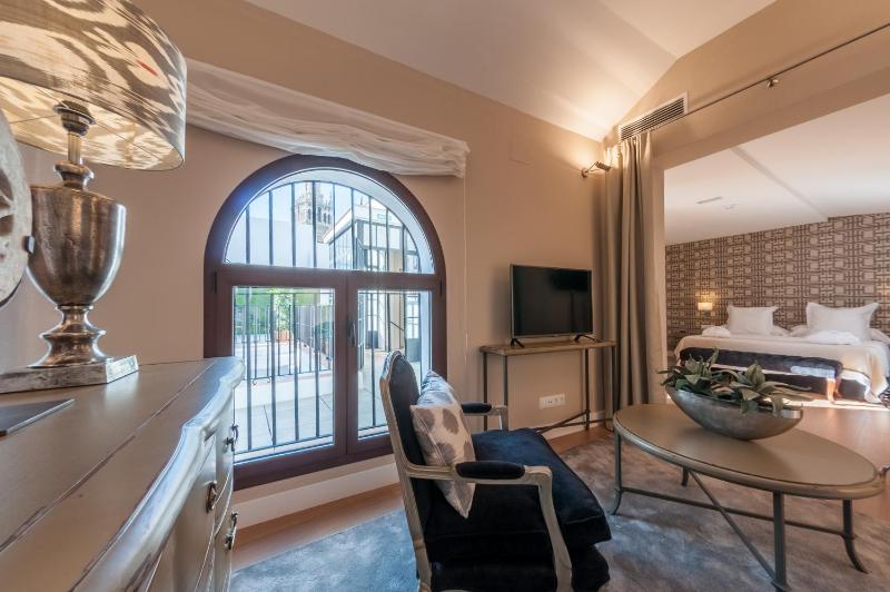 Suites Murillo Catedral - image 2
