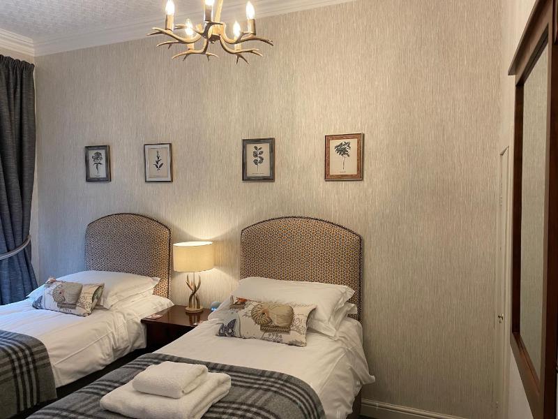 Standard Twin Room image 2