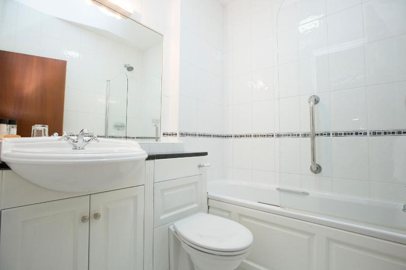 Single Room image 4
