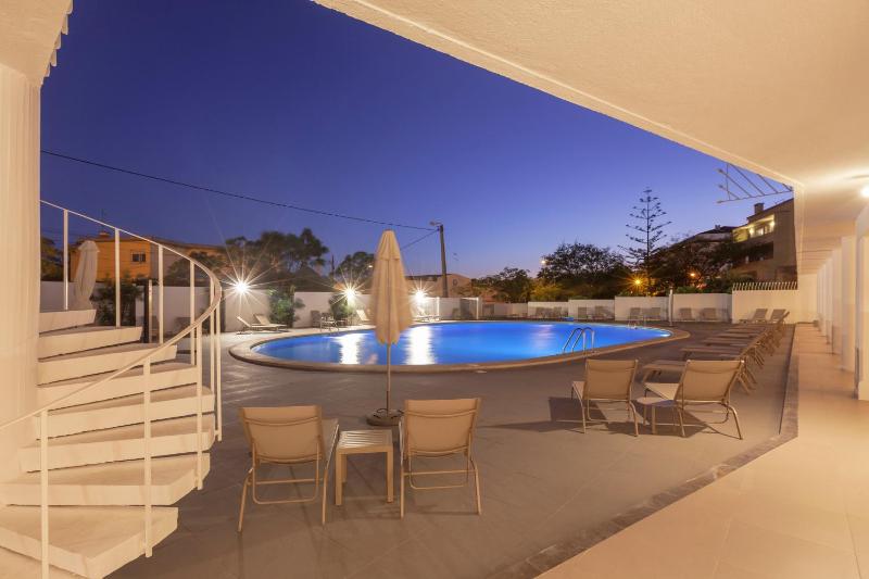 Carcavelos Beach Hotel - image 4