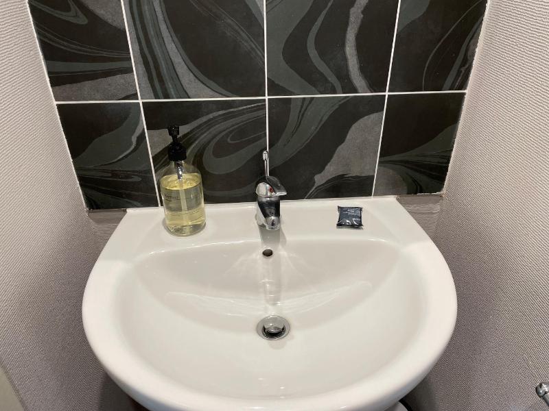 Double Room with Lake View image 3