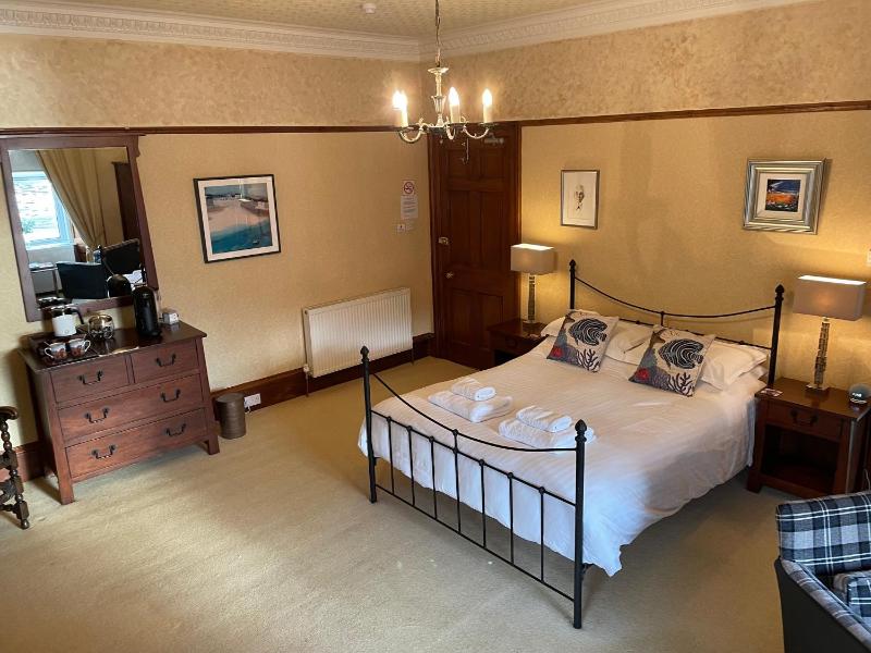 King Room with Lake View image 1