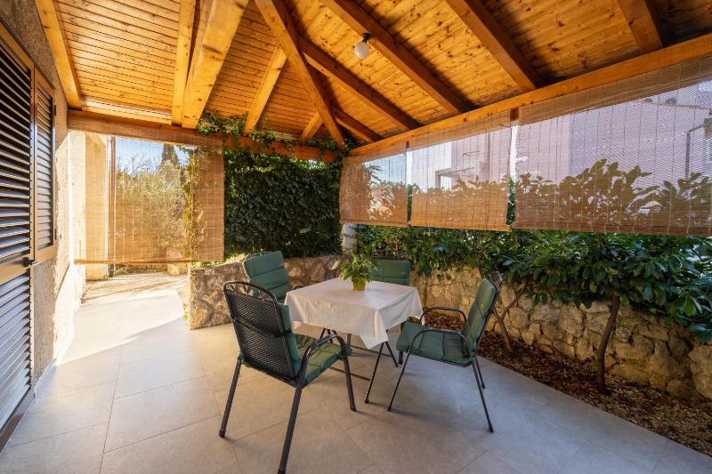 One-Bedroom Apartment image 1