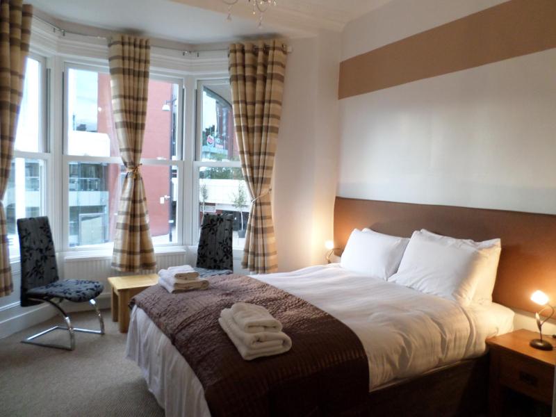Double Room image 4