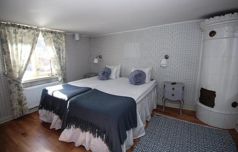 Twin Room image 2