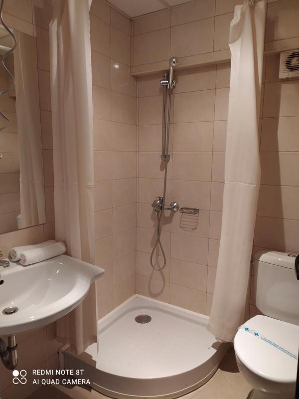 Economy Double Room with No Balcony image 3
