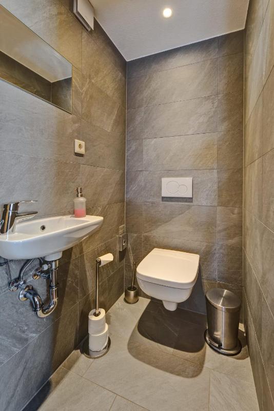 Large Double Room image 4