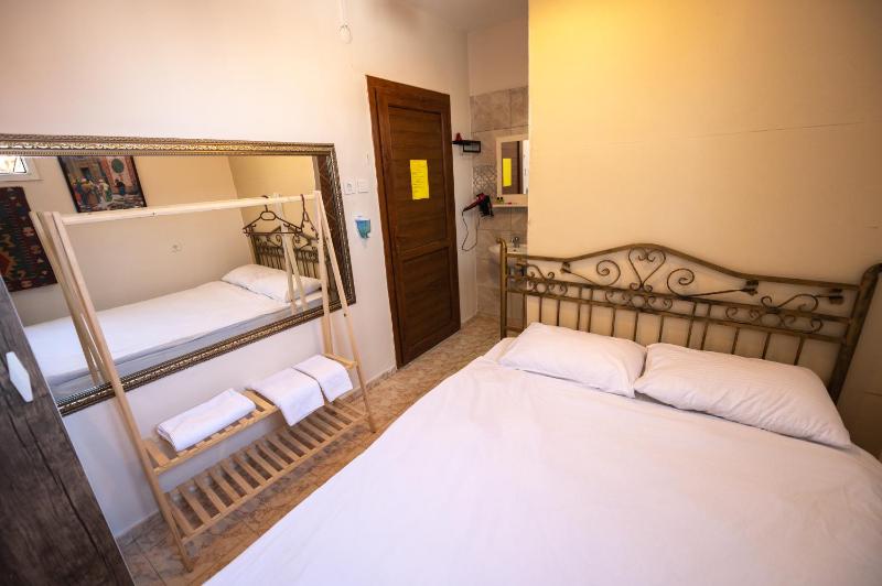 Budget Double Room image 4
