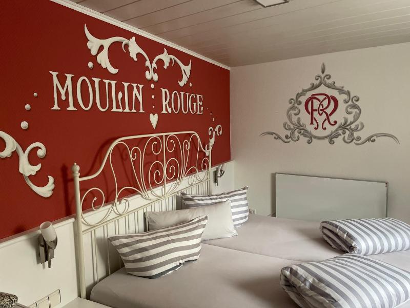 Double Room image 3