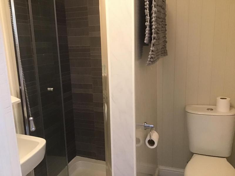 Twin Room image 2