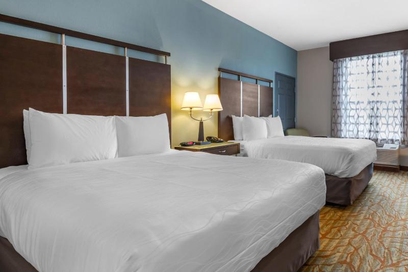 Queen Room with Two Queen Beds - Disability Access image 2
