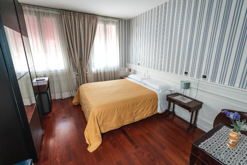 Double Room with Garden View image 3