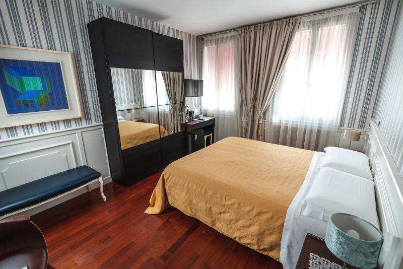 Double Room with Garden View image 4
