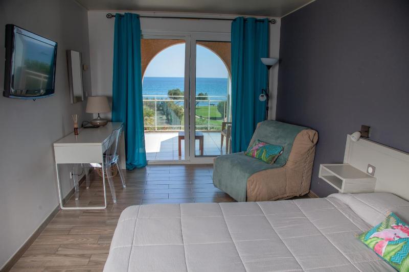Quadruple Room with Sea View image 4