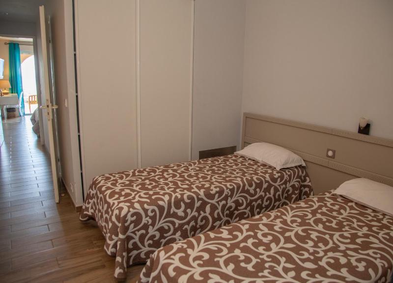 Quadruple Room with Sea View image 2