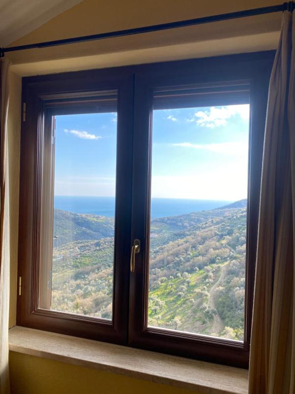 Family Room with Sea View image 2