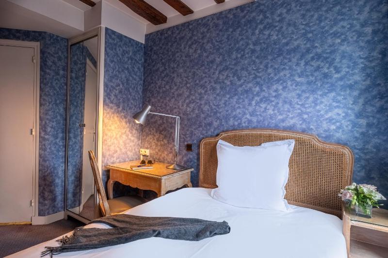 Single Room with Balcony image 4