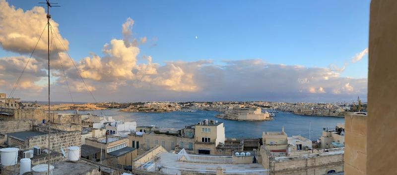 Valletta Luxe 3-Bedroom Duplex Penthouse with Sea View Terrace and Jacuzzi - image 8