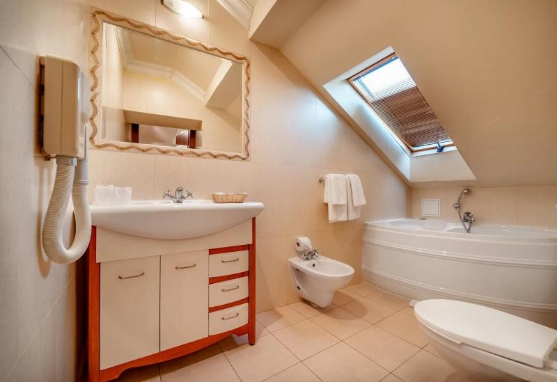 Economy Double Room image 2