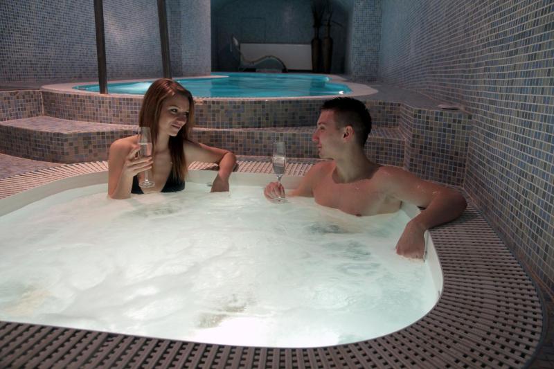 Double Room with Private Wellness image 2